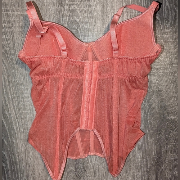 Peachy Bustier - Picture 3 of 5